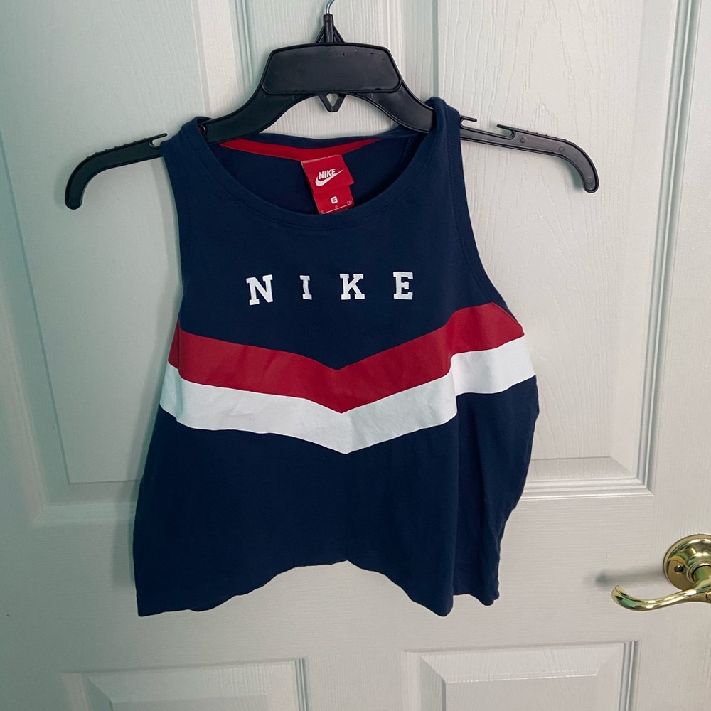 Cropped Nike workout tank